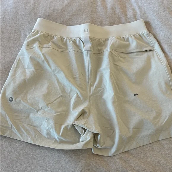 Lululemon Mens License to Train Short Size M Athletic Workout 3 excellent cond - Picture 3 of 8